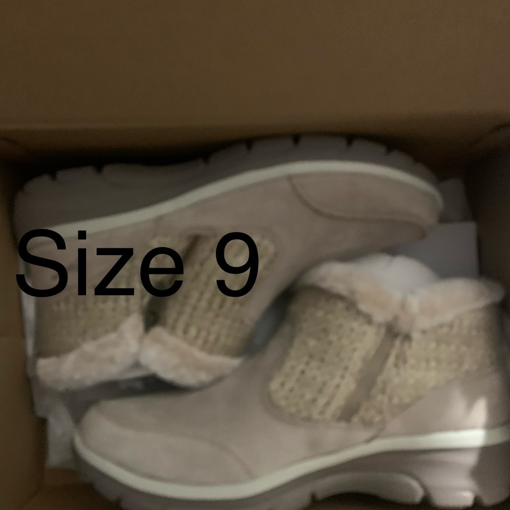 Sketchers brand boots